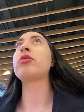 Snapshot of Holly_Play chatting on February 11, 2025, 7:23 am Holly Play online show from February 11, 2025, 7:23 am
