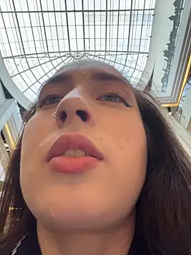 Holly Play online show from October 20, 2025, 1:11 pm