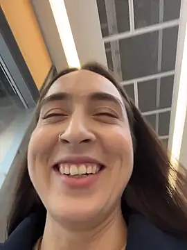 Holly Play online show from November 24, 2025, 12:05 pm