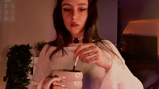 Snapshot of MichaellaMoon chatting on April 12, 2026, 4:43 pm MichaellaMoon online show from April 12, 2026, 4:43 pm