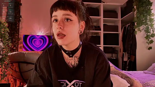 Snapshot of MichaellaMoon chatting on March 21, 2026, 5:28 pm MichaellaMoon online show from March 21, 2026, 5:28 pm