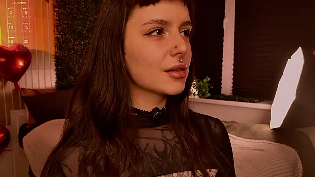 Snapshot of MichaellaMoon chatting on February 13, 2026, 7:03 pm MichaellaMoon online show from February 13, 2026, 7:03 pm