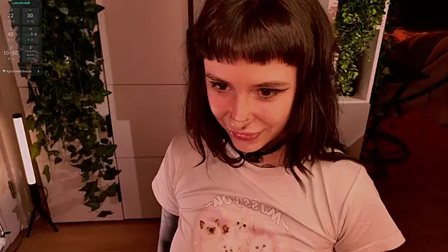 Snapshot of MichaellaMoon chatting on April 15, 2026, 6:56 pm MichaellaMoon online show from April 15, 2026, 6:56 pm