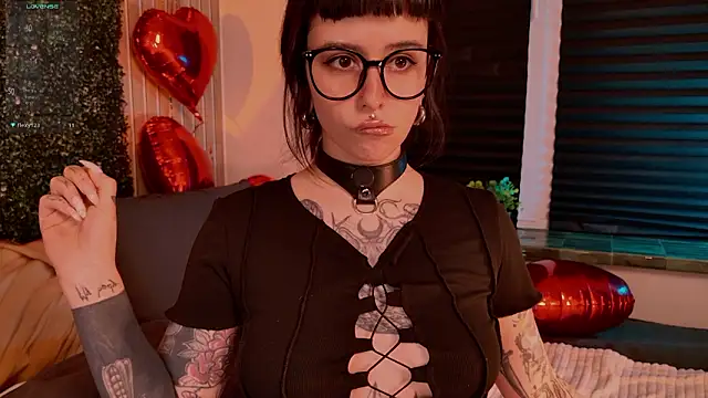 Snapshot of MichaellaMoon chatting on February 15, 2026, 7:13 pm MichaellaMoon online show from February 15, 2026, 7:13 pm