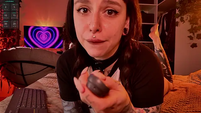 Snapshot of MichaellaMoon chatting on March 16, 2026, 7:38 pm MichaellaMoon online show from March 16, 2026, 7:38 pm