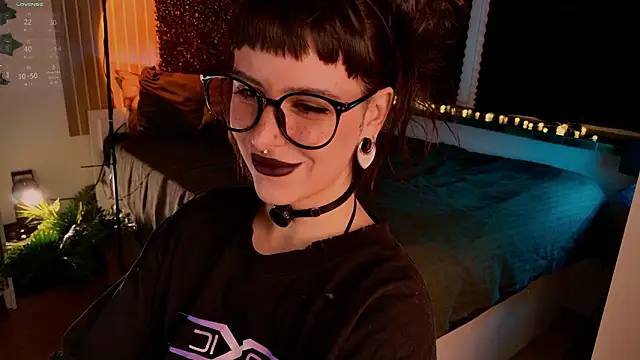 Snapshot of MichaellaMoon chatting on March 7, 2026, 5:18 pm MichaellaMoon online show from March 7, 2026, 5:18 pm