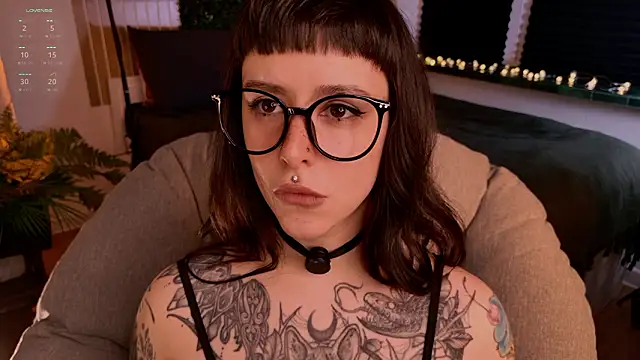 Snapshot of MichaellaMoon chatting on February 27, 2026, 5:35 pm MichaellaMoon online show from February 27, 2026, 5:35 pm