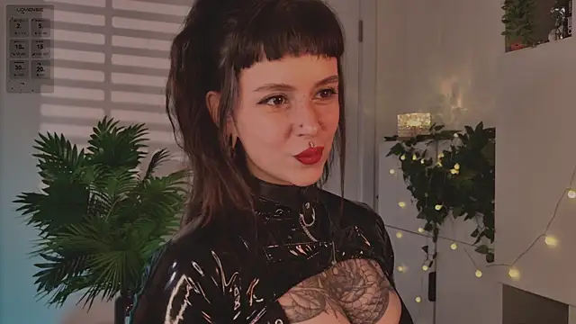 Snapshot of MichaellaMoon chatting on January 18, 2026, 6:11 pm MichaellaMoon online show from January 18, 2026, 6:11 pm