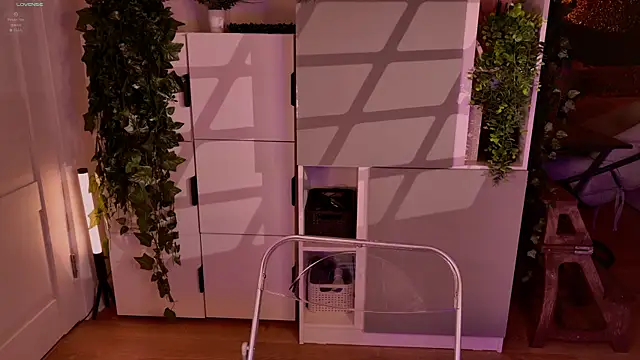 Snapshot of MichaellaMoon chatting on April 7, 2026, 6:21 pm MichaellaMoon online show from April 7, 2026, 6:21 pm