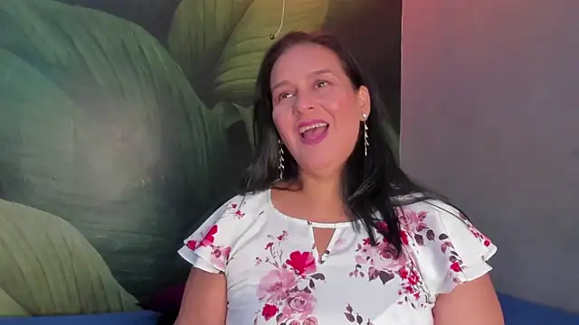 Snapshot of Sharllot_bbw chatting on December 30, 2024, 7:32 pm Sharllot bbw online show from December 30, 2024, 7:32 pm