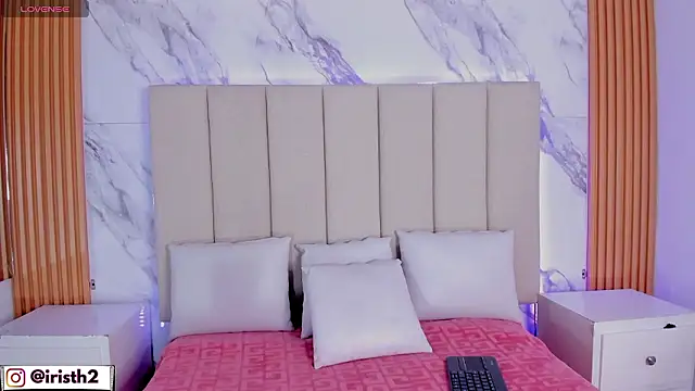 Snapshot of Iris_Thompson_ chatting on January 14, 2026, 5:00 am Iris Thompson online show from January 14, 2026, 5:00 am