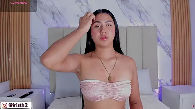 Snapshot of Iris_Thompson_ chatting on February 6, 2026, 3:35 am Iris Thompson online show from February 6, 2026, 3:35 am