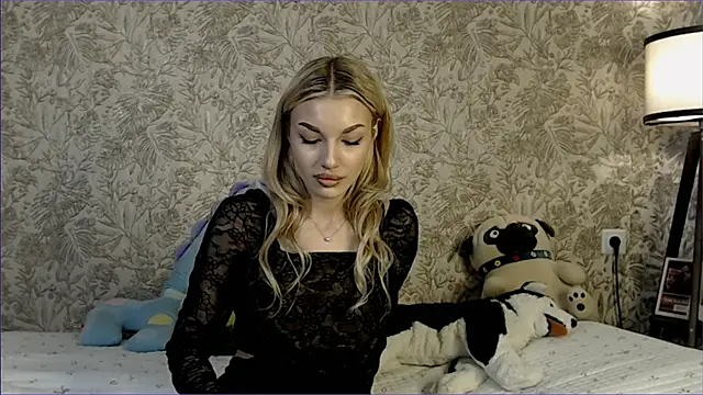 Ella Milla online show from November 16, 2025, 10:31 am