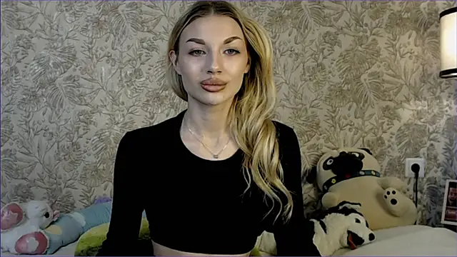 Ella Milla online show from November 2, 2025, 9:47 am