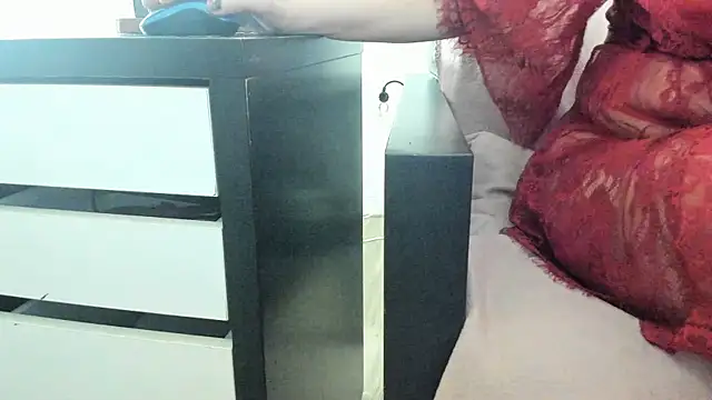 MendiPetite online show from February 20, 2026, 9:28 pm