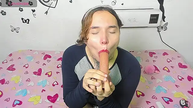 cutekat  online show from November 16, 2025, 5:12 am