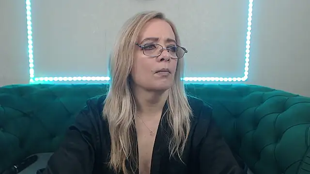 Snapshot of IvanaCharm chatting on January 19, 2026, 4:49 am IvanaCharm online show from January 19, 2026, 4:49 am