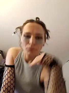 ludovika09 online show from May 20, 2026, 9:56 pm
