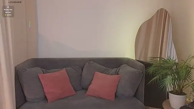 Snapshot of Curly_Moon chatting on March 3, 2026, 7:04 am Curly Moon online show from March 3, 2026, 7:04 am