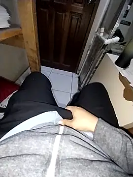 Whiper2024 online show from November 24, 2025, 6:19 pm