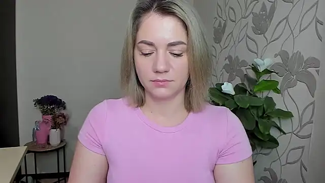 Snapshot of MariaSttone chatting on October 1, 2025, 1:04 pm MariaSttone online show from October 1, 2025, 1:04 pm