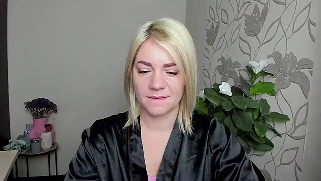 Snapshot of MariaSttone chatting on November 2, 2025, 9:36 am MariaSttone online show from November 2, 2025, 9:36 am