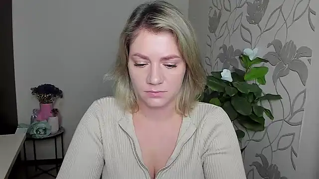 Snapshot of MariaSttone chatting on October 7, 2025, 3:35 pm MariaSttone online show from October 7, 2025, 3:35 pm