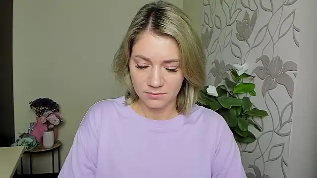 Snapshot of MariaSttone chatting on September 12, 2025, 8:47 am MariaSttone online show from September 12, 2025, 8:47 am