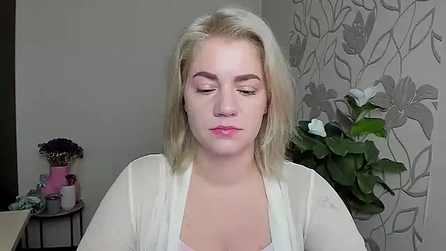 Snapshot of MariaSttone chatting on November 15, 2025, 11:47 am MariaSttone online show from November 15, 2025, 11:47 am