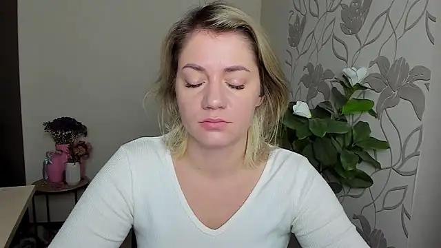 Snapshot of MariaSttone chatting on October 6, 2025, 9:32 am MariaSttone online show from October 6, 2025, 9:32 am