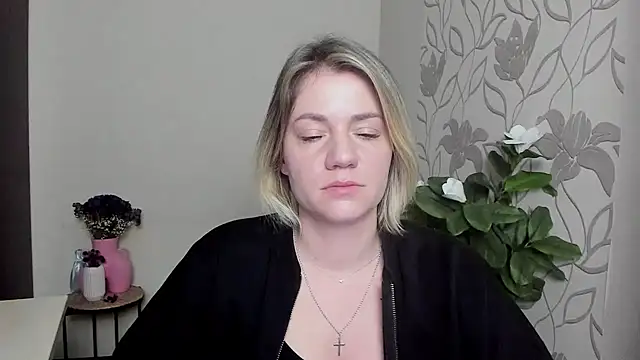 Snapshot of MariaSttone chatting on March 10, 2025, 7:29 pm MariaSttone online show from March 10, 2025, 7:29 pm