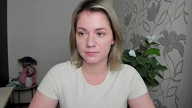 Snapshot of MariaSttone chatting on September 28, 2025, 10:44 am MariaSttone online show from September 28, 2025, 10:44 am