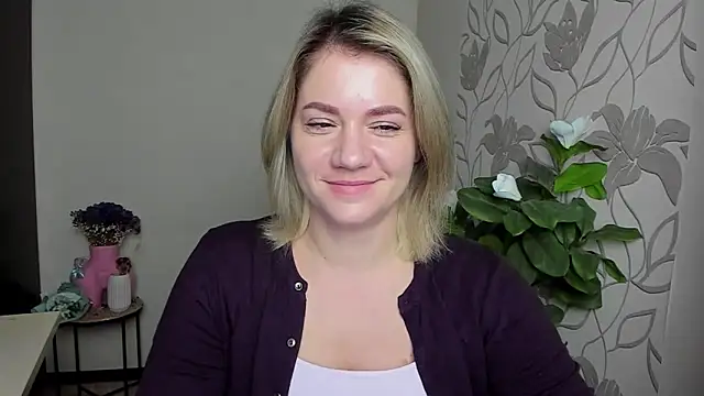 Snapshot of MariaSttone chatting on October 13, 2025, 3:46 pm MariaSttone online show from October 13, 2025, 3:46 pm