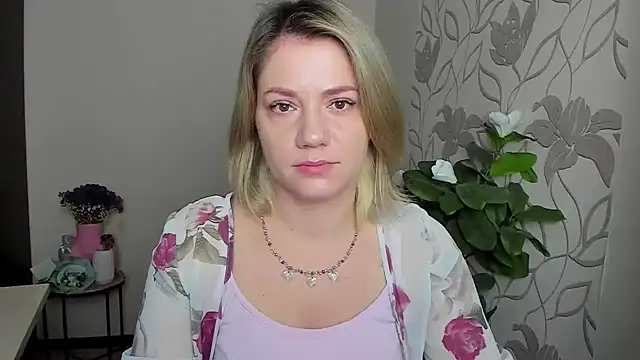 Snapshot of MariaSttone chatting on October 10, 2025, 8:59 am MariaSttone online show from October 10, 2025, 8:59 am