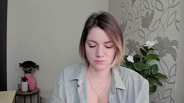 Snapshot of MariaSttone chatting on March 7, 2025, 10:02 am MariaSttone online show from March 7, 2025, 10:02 am