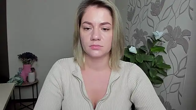 Snapshot of MariaSttone chatting on October 15, 2025, 9:45 pm MariaSttone online show from October 15, 2025, 9:45 pm