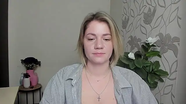 Snapshot of MariaSttone chatting on March 11, 2025, 5:57 pm MariaSttone online show from March 11, 2025, 5:57 pm