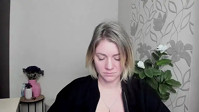 Snapshot of MariaSttone chatting on March 10, 2025, 2:05 pm MariaSttone online show from March 10, 2025, 2:05 pm