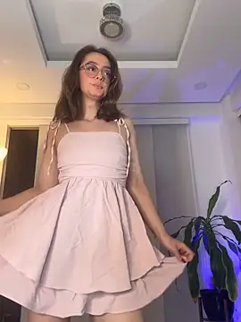 nicollefiorett online show from March 16, 2026, 11:29 pm