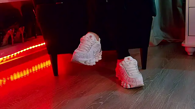 Snapshot of FeetVibe chatting on November 28, 2025, 8:25 am FeetVibe online show from November 28, 2025, 8:25 am