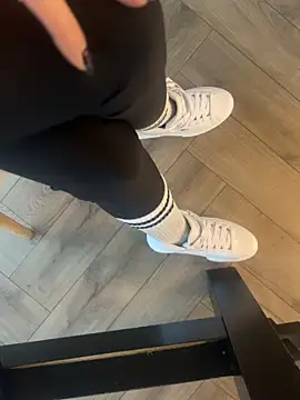 Snapshot of FeetVibe chatting on October 20, 2025, 6:04 am FeetVibe online show from October 20, 2025, 6:04 am