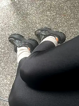 Snapshot of FeetVibe chatting on October 7, 2025, 6:47 am FeetVibe online show from October 7, 2025, 6:47 am