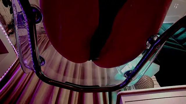 Snapshot of FeetVibe chatting on January 6, 2026, 8:18 am FeetVibe online show from January 6, 2026, 8:18 am