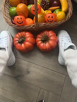 Snapshot of FeetVibe chatting on October 26, 2025, 7:53 am FeetVibe online show from October 26, 2025, 7:53 am