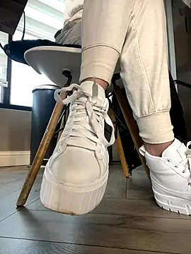 Snapshot of FeetVibe chatting on November 14, 2025, 8:18 am FeetVibe online show from November 14, 2025, 8:18 am