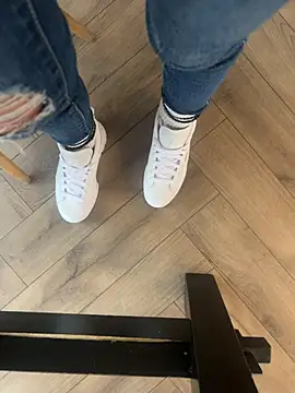 Snapshot of FeetVibe chatting on October 19, 2025, 7:33 am FeetVibe online show from October 19, 2025, 7:33 am