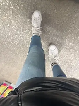 Snapshot of FeetVibe chatting on November 20, 2025, 7:20 am FeetVibe online show from November 20, 2025, 7:20 am