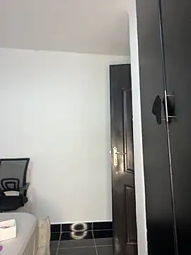 Snapshot of prettiepearl chatting on January 14, 2026, 6:44 pm prettiepearl online show from January 14, 2026, 6:44 pm