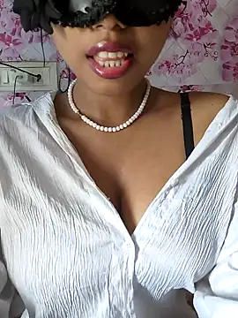 sandy naughty online show from June 12, 2026, 5:16 am