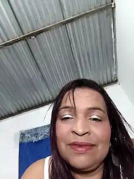 Snapshot of _violetta_- chatting on February 3, 2026, 10:59 pm violetta - online show from February 3, 2026, 10:59 pm